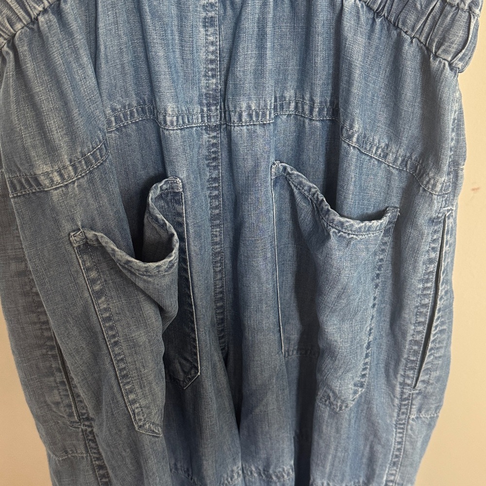 Elan Denim Blue light wash
Jumpsuit adjustable tie waist
Size S - Picture 9 of 9